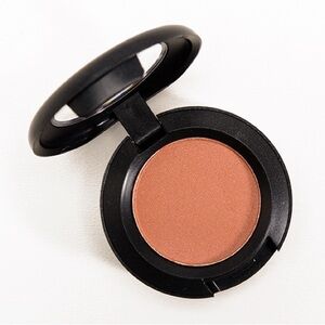 LNNB MAC Body Conscious Eyeshadow (Satin)